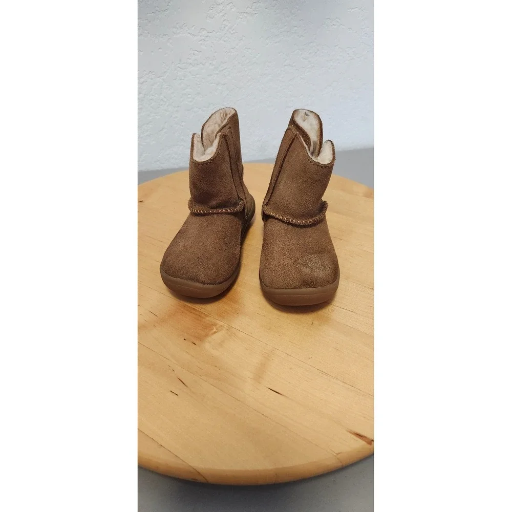 UGG Keelan Boots Kids Size 6 Chestnut Brown Suede Sheepskin Lined 1096034T